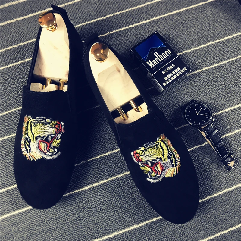

2019 Luxury famous brand New Mens Shoes Casual Driving Drive Shoe Suede Comfortable Man Loafers Tiger Head Slip On D01