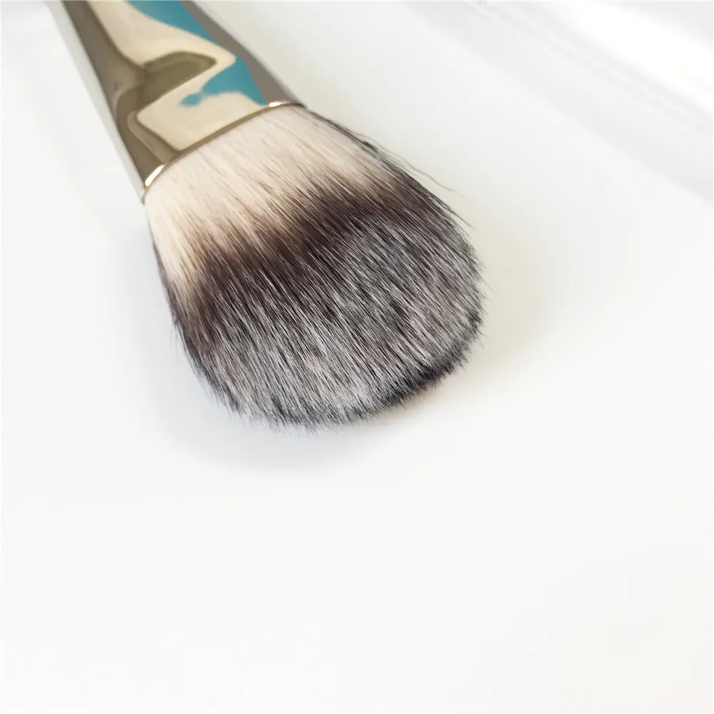 MAC 127 Split Fibre Face Brush _ 4