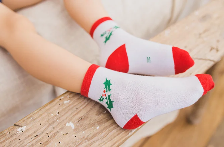 2 пары, хлопковые детские носки для маленьких мальчиков и девочек на весну, зиму и осень, махровые рождественские носки в полоску с рисунком снежинки, лося, Санта Клауса