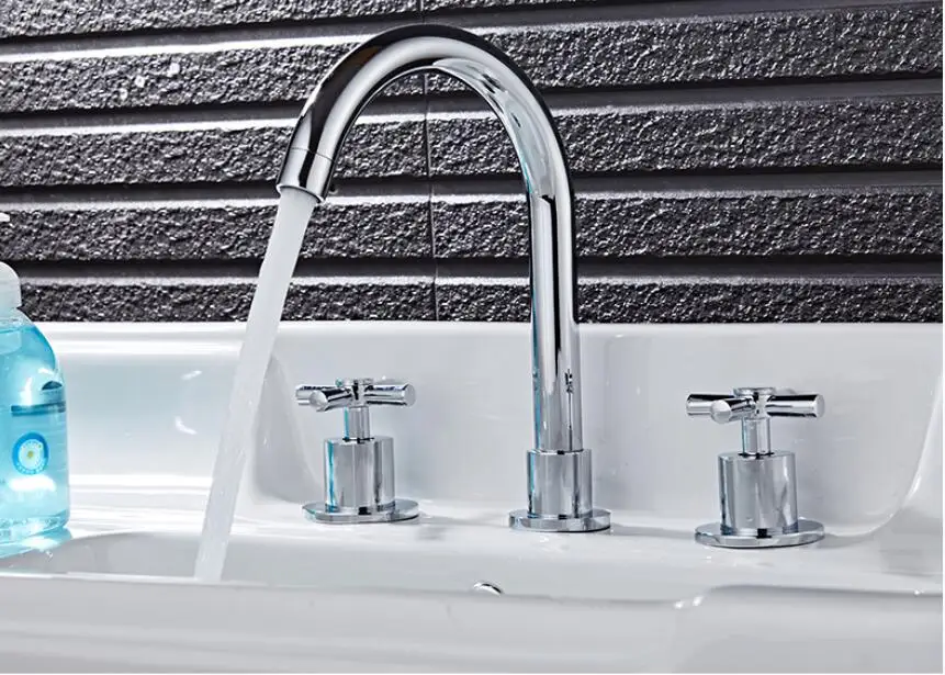 

Copper three-hole mixing valve basin faucet European three-piece split double hot and cold faucet LU41120