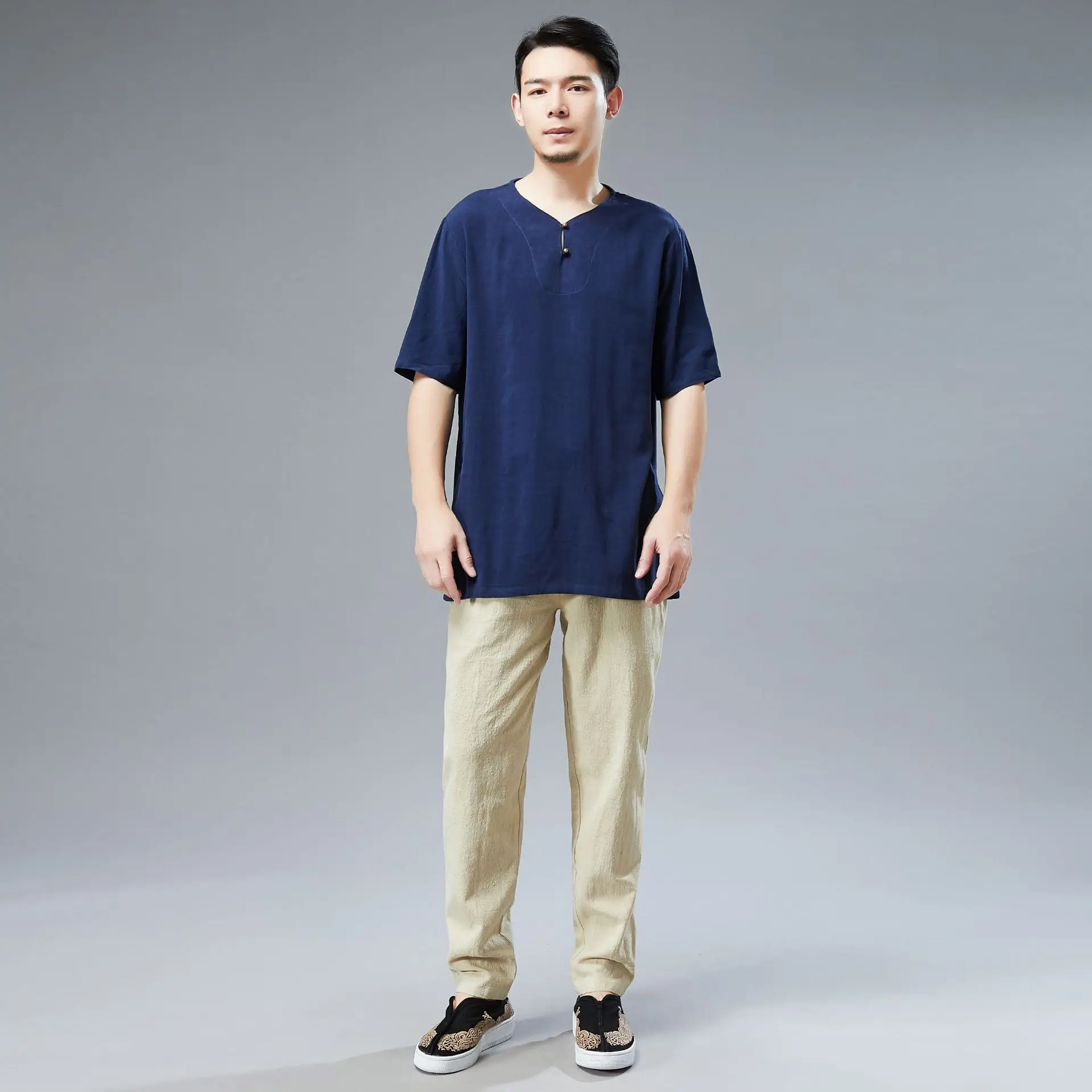 

Short sleeved men 2019 summer New Two copper buckle Peach collar Sand washing cotton Pure color Leisure T-shirt Literary D911