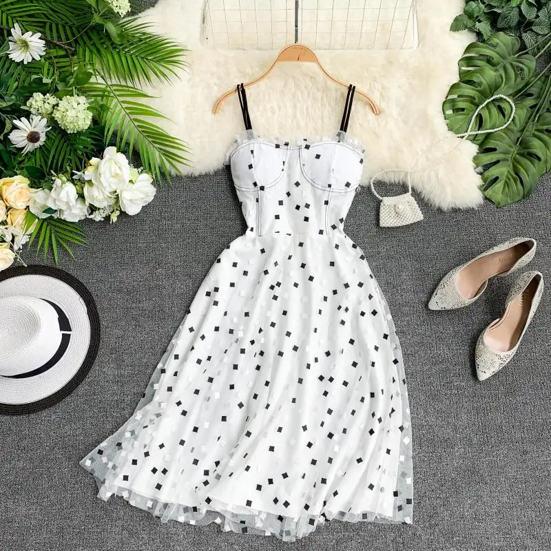 

version of Xiaoqing net yarn square pattern wooden ear V-neck with thin chest pad A-shaped dress net red date dress