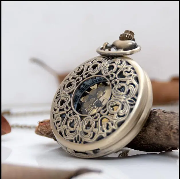 new-fashion-quartz-bronze-antiques-carving-pendant-modern-clock-necklace-pocket-watches-gift