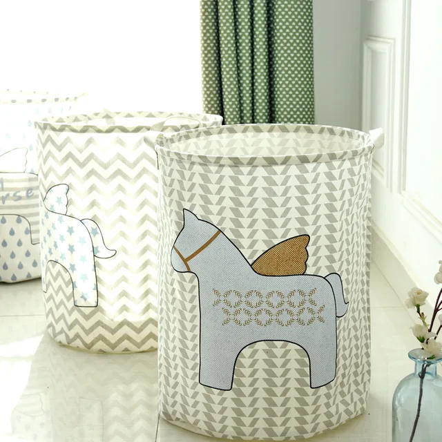 Family Cartoon Horse Storage Bucket