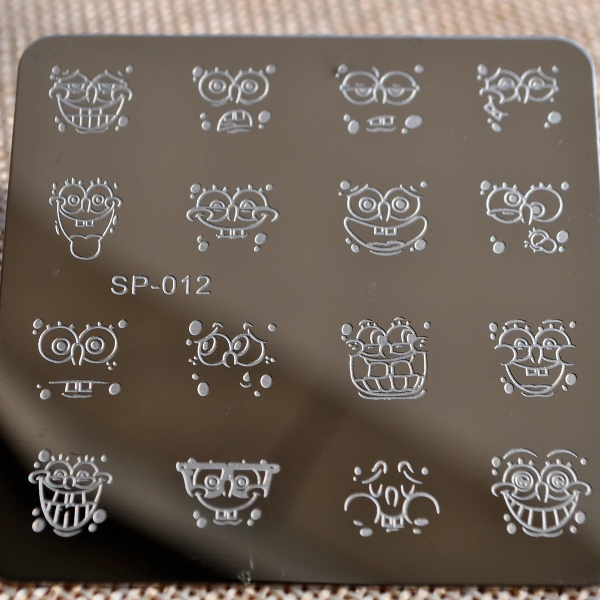 Счастливая улыбка губка дизайн ногтей штамп штамповка шаблон милое лицо металлическая пластина изображения DIY Инструменты SP-012
