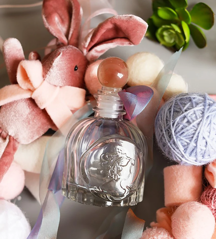 French Girl Embossed Sealed Perfume Storage Bottle Mini Glass Aromatherapy Accessories Storage Bottle Organizer Decor