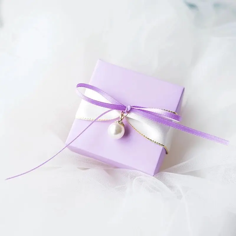 50 шт., Свадебная коробка для конфет в форме бриллианта с жемчугом, однотонные цветы, красные, зеленые, темно-синие, белые подарочные коробки с лентой