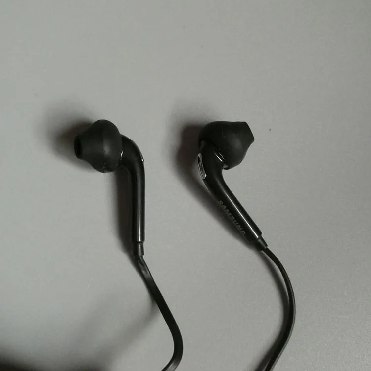 NEW-In-Ear-Earphones-3-5mm-Wired-S6-Earphone-Headphone-Headphset-With-Mic-For-Phone-Samsung (1)