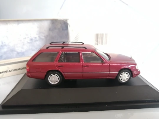 Ее pa 1:43 MB E 320 T-Limousine красный сплав модель автомобиля литья под давлением металлические игрушки подарок на день рождения для детей мальчик другой