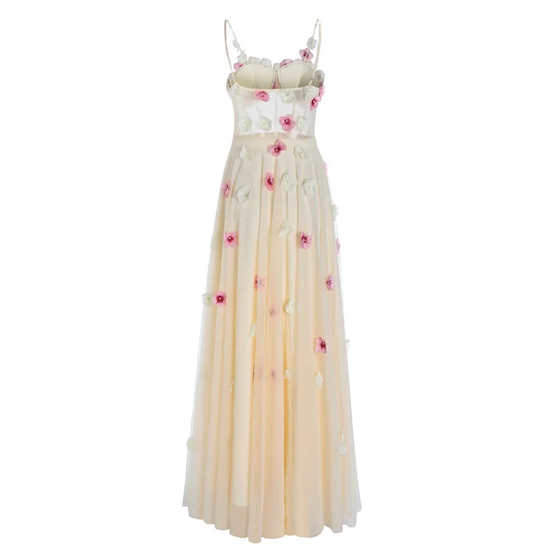 D134 бежевое платье в пол с расклешенными цветочными аппликациями