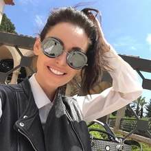 Pop Age Beautiful Round Sunglasses Brand Designed Women Metal Driving Outside Oculos Luxury Ladies Sunglasses Mirror Gafas