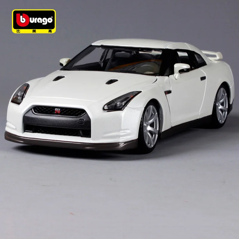 Bburago 1:18 2009 nissan gtr белый модель автомобиля роскошные модели автомобиля открытым дверные рамы motorcar сбора как подарок для мужчин 12079