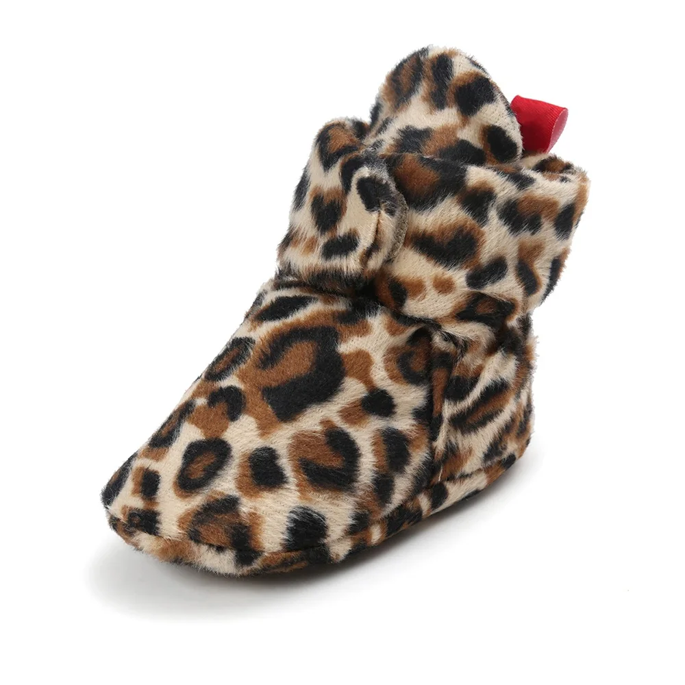 Leopard Лидер продаж-унисекс для детей дома прогулочные ботинки; детские комбинезоны для новорожденных классические тапочки зимние супер теплые тапочки на мягкой детской кроватки носочки-башмачки - Цвет: Leopard