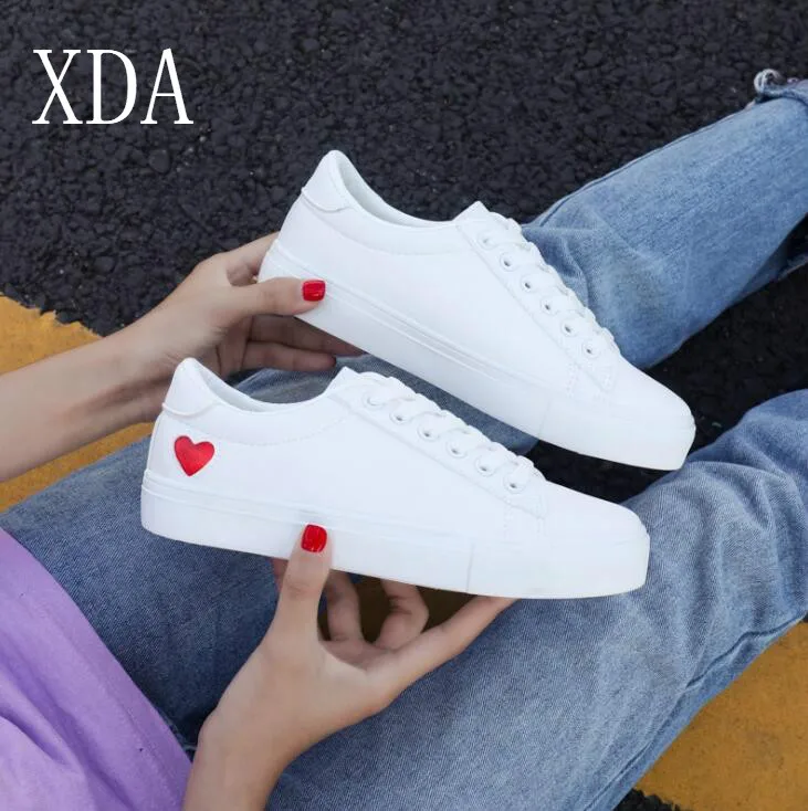 Кеды XDA женские на плоской подошве повседневные холщовые кроссовки с сердечками