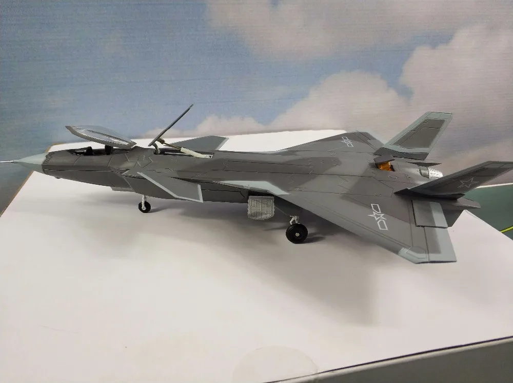 1: 72 сплава, высокая имитация металла J20 Истребитель модели, diecast металлические игрушки, детские развивающие игрушки