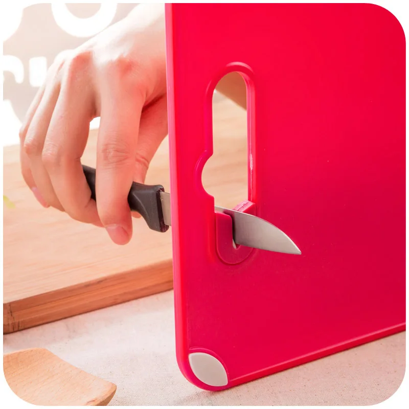 https://ae01.alicdn.com/kf/HTB1KqIqOXXXXXXcaFXXq6xXFXXXr/Kitchen-Cooking-Tool-Creative-Non-slip-Cutting-Board-Portable-Plastic-Chopping-Block-with-Knife-Sharpener.jpg