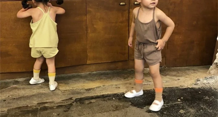 Infantis e Meninos e Meninas Verão Coreano Roupas Três Peças Condole Cinto Multicolorido Algodão Shorts Conjunto 2020 4 Mamãe e Bebê