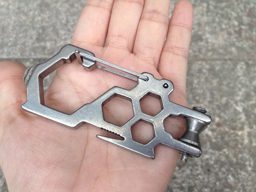 

By DHL 500pcs Outdoor Stainless Steel Carabiner Opener Rope Hang Pulley Buckle Hexagon Wrench Pulley System Multifunction Tools
