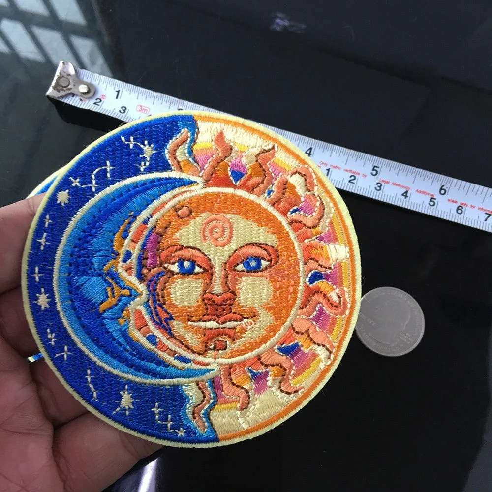 

Free Shipping Full Embroidered Peace and Love Iron On Moon and Sun Yellow Round Patches Clothes Patches for Clothing