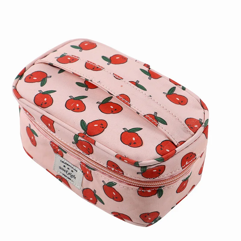 

2019 New Portable Cosmetic Bags Strawberry Printed Zipper Make Up Organizers Bags Zipper Make UP Bags Cosmetic Cases Wash Bags