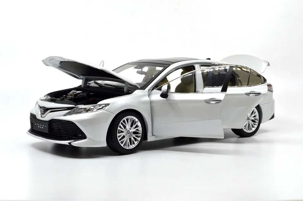 Весы Toyota Camry 1/18 1:18 1 18 белое статическое моделирование 8 го поколения литой Сплав