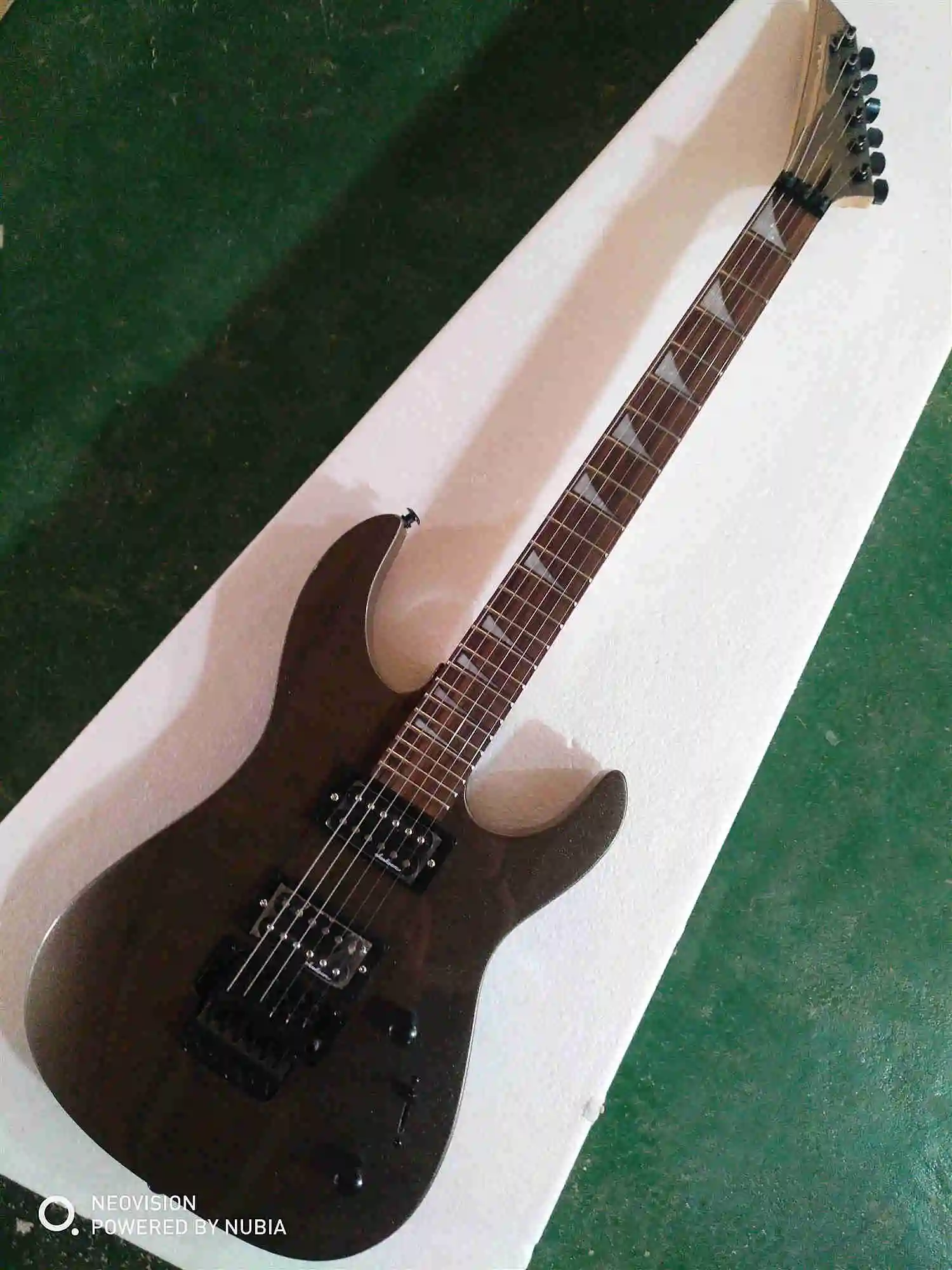 

Customized 6 string electric guitar color is optional