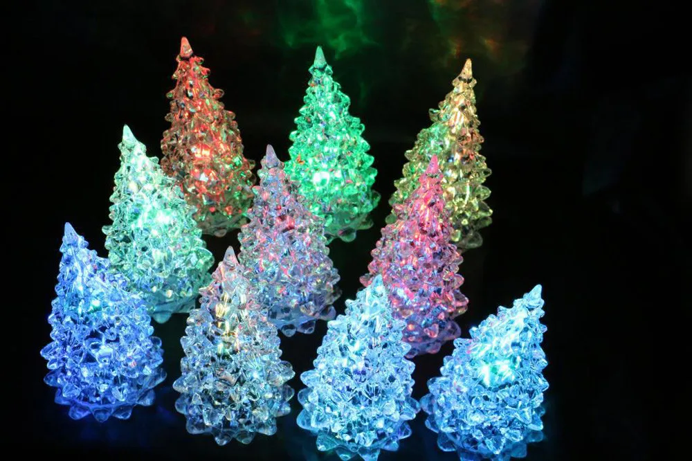 ёлка рождественская светящаяся. елка меняет цвет. елка меняющая цвет. мини елка с огоньками. светящаяся елка из стекловолокна.