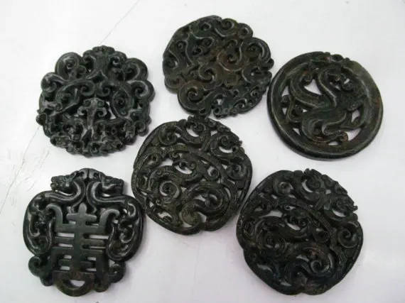 

6pcs 2.8Iinch Handmade Ancient Jade Pendant Rare Animals Round Carved Blue Brown Green Red Jade Gemstone Bead