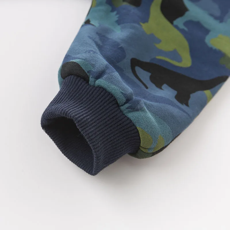 DB6195_0008_6Y3A9847