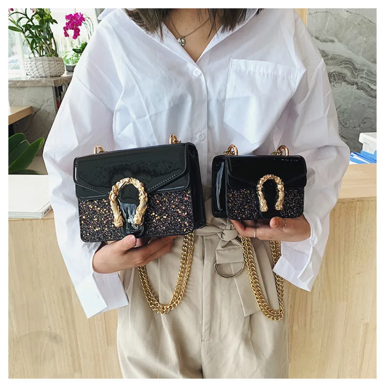 أزياء النساء صغيرة مربع حقيبة ساعي الترتر Crossbody حقيبة سلسلة الشهيرة العلامة التجارية مصمم قفل معدني حقيبة كتف كيس 2019 جديد أزياء النساء صغيرة مربع حقيبة ساعي الترتر Crossbody حقيبة سلسلة الشهيرة العلامة التجارية مصمم قفل معدني حقيبة كتف كيس 2019 جديد