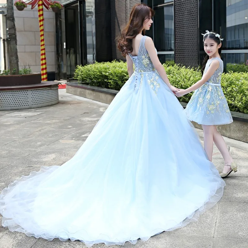 mother and daughter matching wedding guest outfits