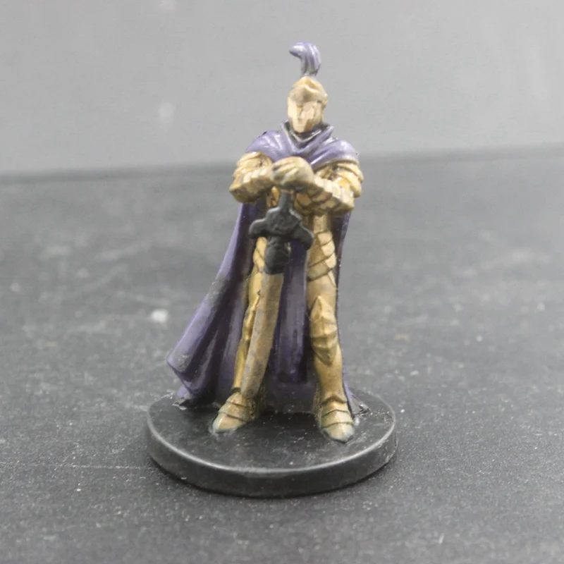 

D&D Miniatures Dungeon Command Heart of Cormyr DRAGON KNIGHT #02 Human Paladin