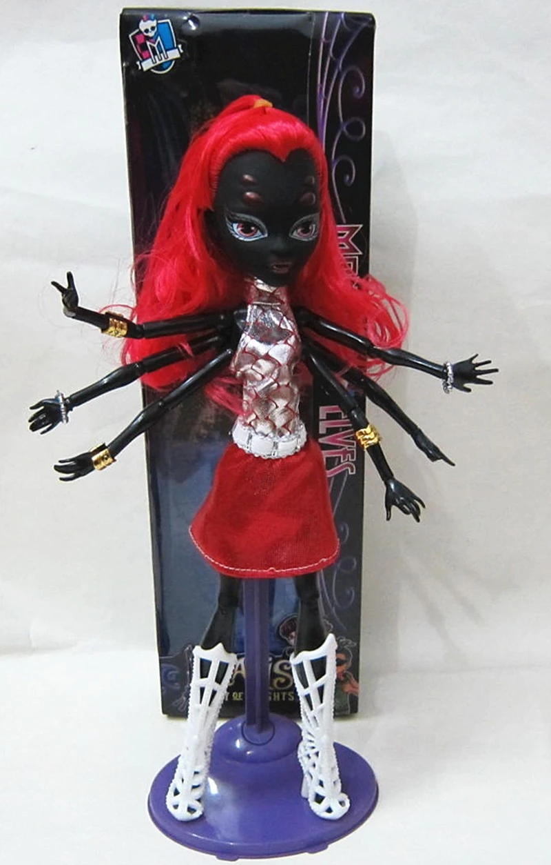 18 monster high doll