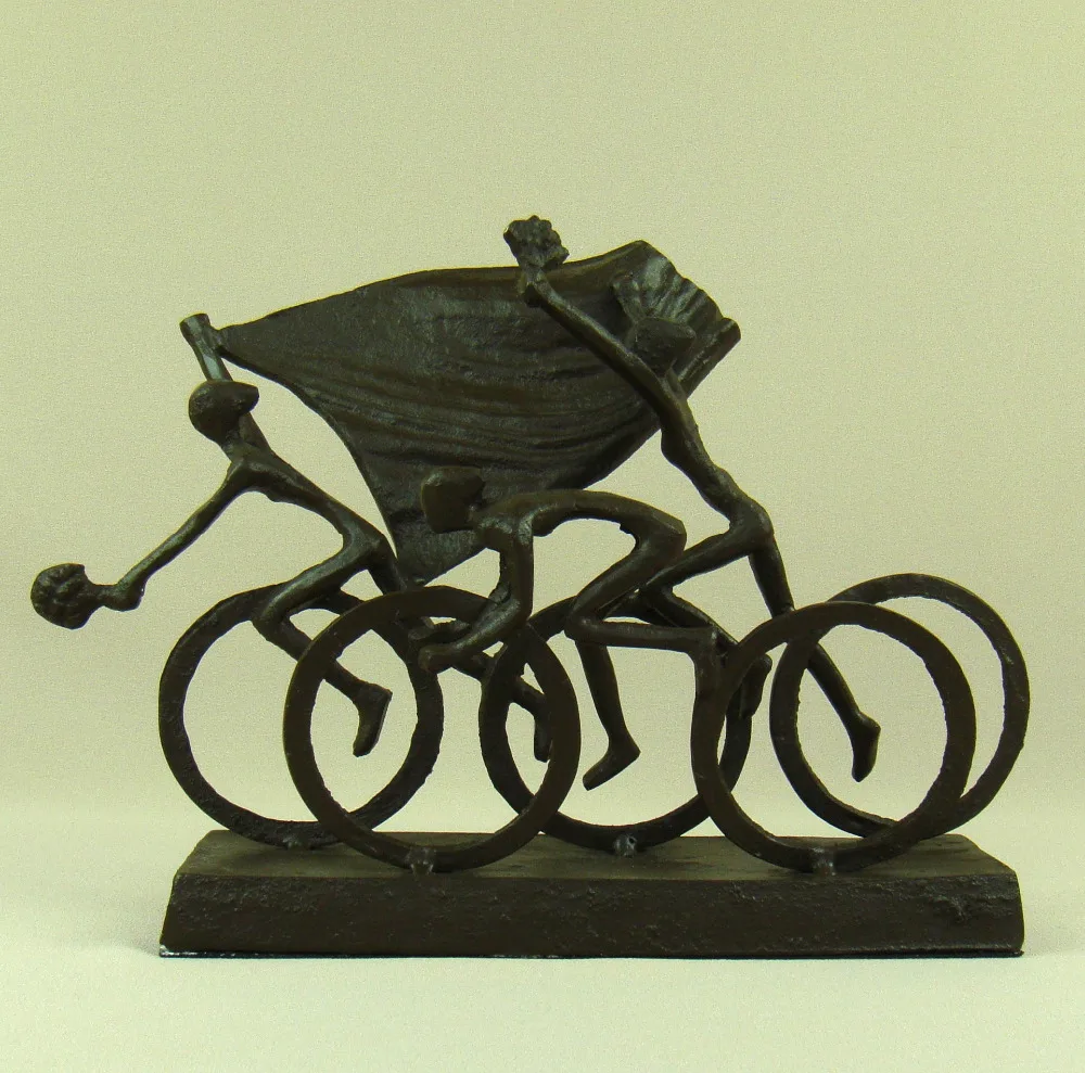

Creative Abstract Cast Iron Cycling Team Sprint Statue Ornamental Metal Bike Racing Sculpture Sport Games Championship Craft