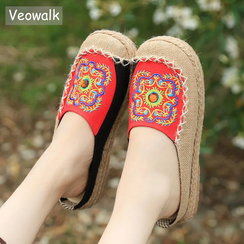 Veowalk Handmade Summer Women Embroidered Linen Close Toe Slippers