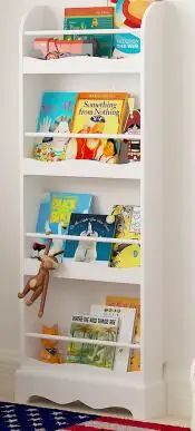 الأطفال شنق جدار خزانة. بسيطة الصلبة الخشب خزانة. رف على الجدار