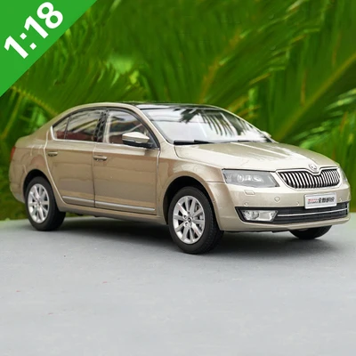 1/18 все новые SKODA OCTAVIA литая под давлением Металлическая Модель автомобиля игрушки для мальчика Подарочная Коллекция с новой коробкой - Цвет: Золотой