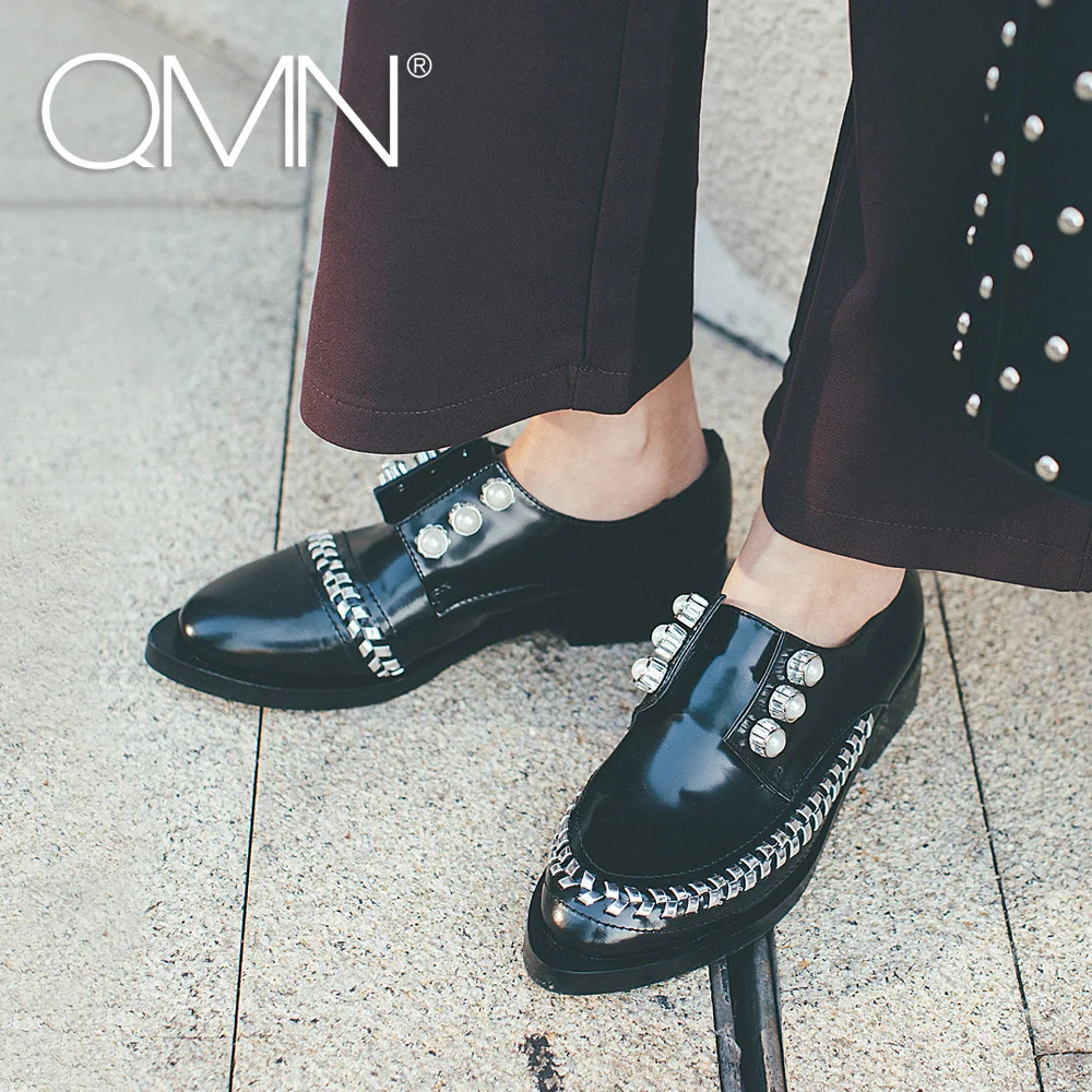 

QMN women fuax pearl embellished glossed leather brogue shoes Women Slip On Punk Shoes Woman Black Leather Studded Flats