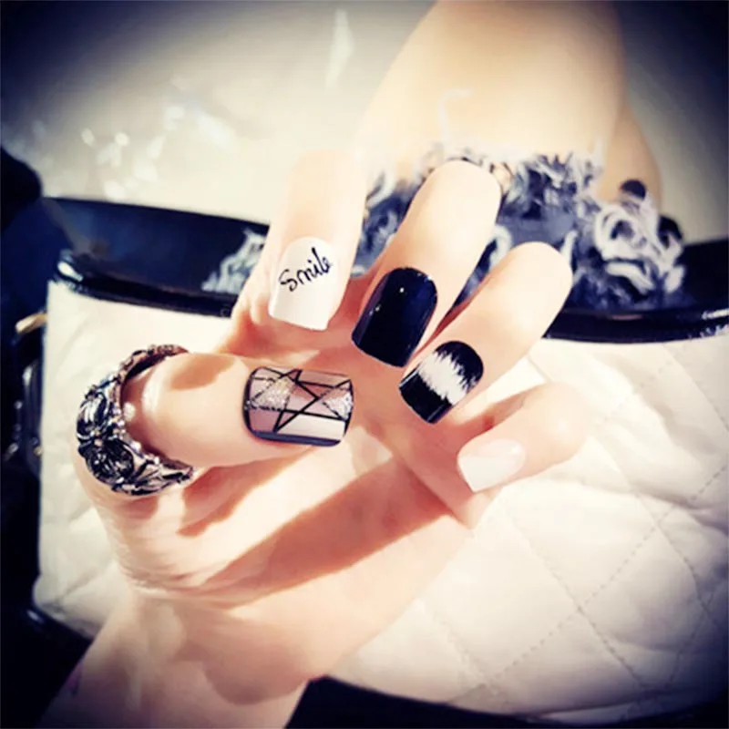 

24pcs/set Lattice Grid Design Fake Nail Ladies Fashion Jump Color False Nails Short Square Full Cover Artificial Nails with Glue