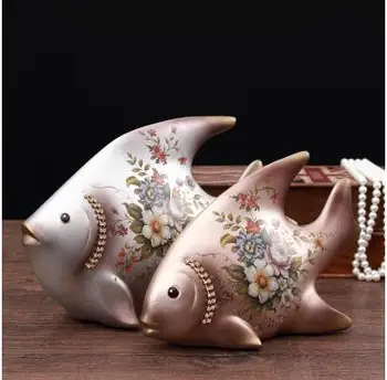 

Beautiful pair of colorful fish crafts, creative ceramic crafts, home desktop decorations, wedding gifts