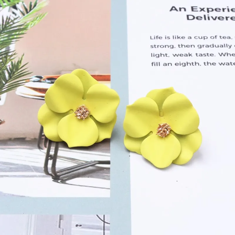 EK590 Новая мода женские милые аэрозольные металлические цветочные серьги-гвоздики для женщин корейские ювелирные изделия детские подарочные серьги для девочек - Окраска металла: Yellow 590