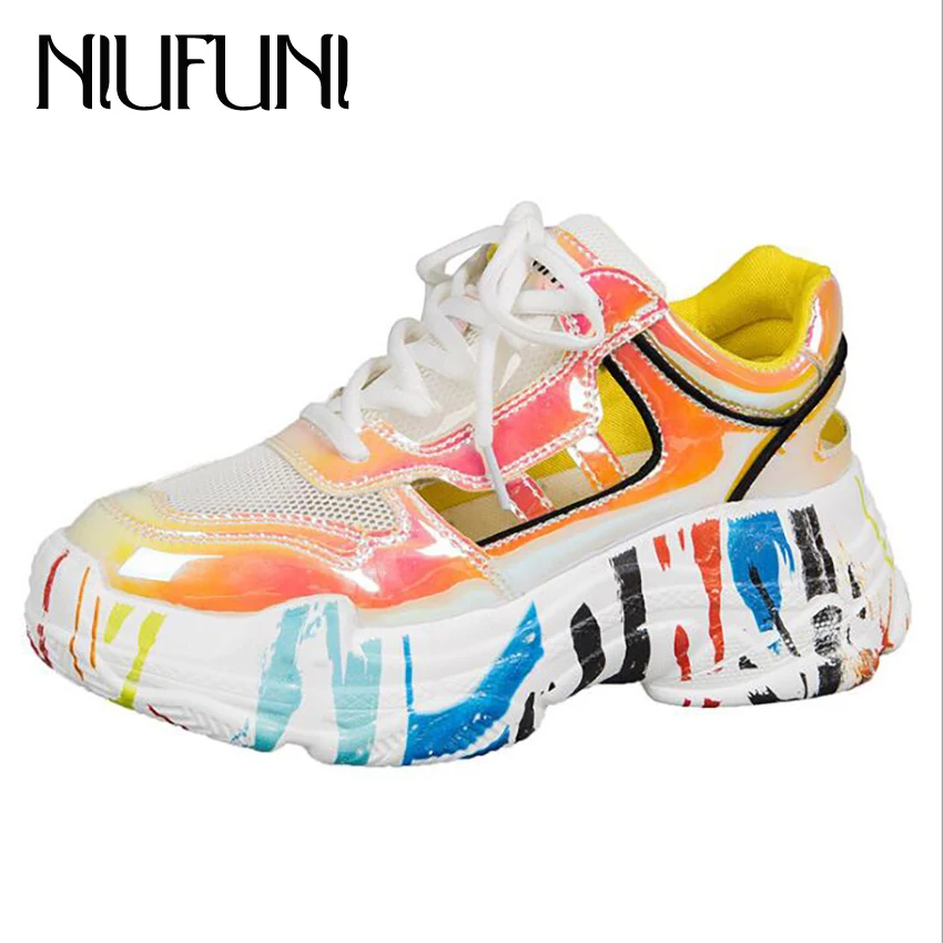 

Newspaper Bottom Summer Women Sneakers Mesh Breathable Flat Shoes Women Hollow Mixed Colors Comfortable Ladies Platform Shoes
