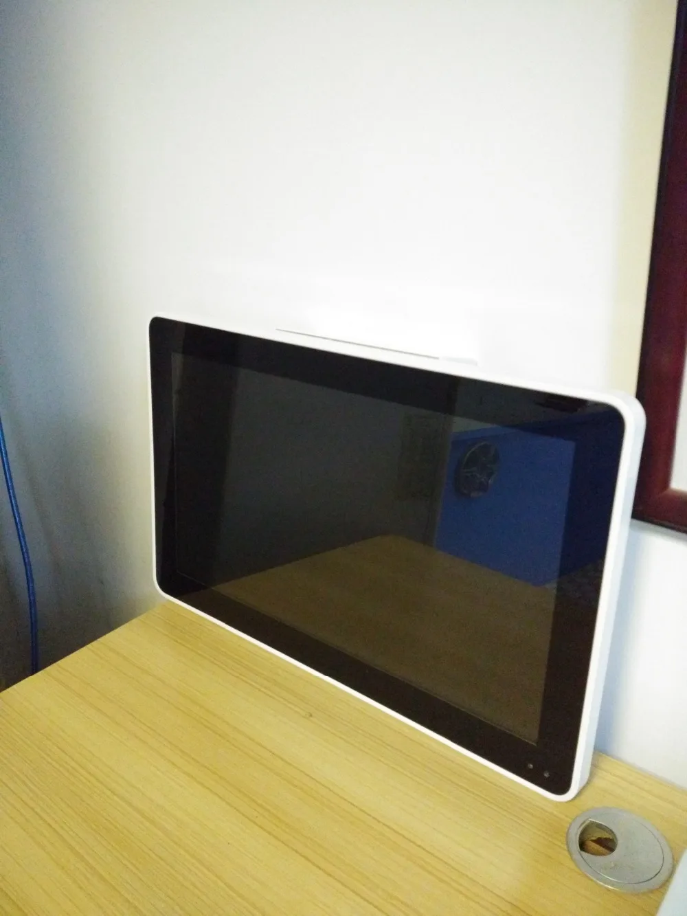 

HZHZQX DC12-24V 21.5'' metal frame roof mounted bus monitor 2 AV input ceiling display with Android4.4 O.S. 3G 4G GPS VGA HDMI U