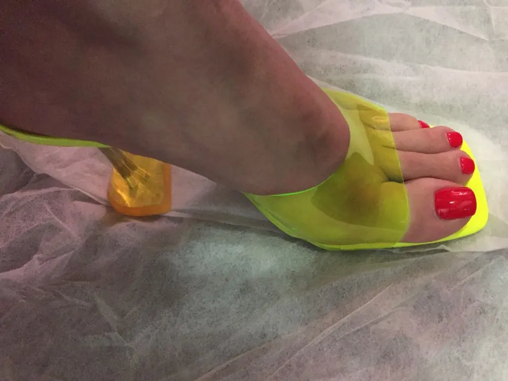 Желтая прозрачная обувь из ПВХ; прозрачные босоножки на высоком каблуке с открытым носком; женские босоножки на прозрачном каблуке; шлепанцы; Туфли-лодочки на каблуке 9 см