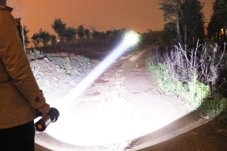 

2018 new USB spotlight LED Powerful searchlight 500 meters flashligh for patrol Hunting