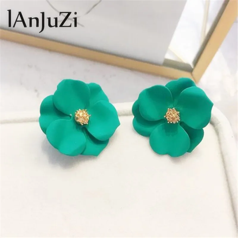 

Korean Style Cute Flower Stud Earrings For Women 2018 New Fashion Sweet Earrings Femme Brinco Wholesale Jewelry