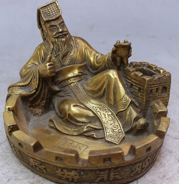 

JP S0114 Chinese Brass Happy Qin Shi Huang Hold Cup Overlie Great Wall Statue Ashtray B0403