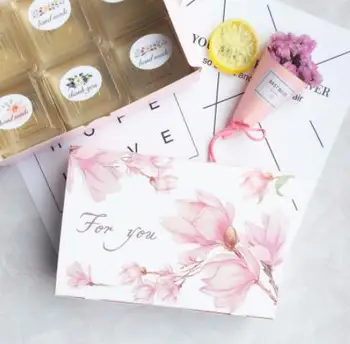

20PCS For You Flower Paper Box Christmas Gift Box Packaging for Cookie Macaron Box Wedding Favors Candy Box Emballage Carton