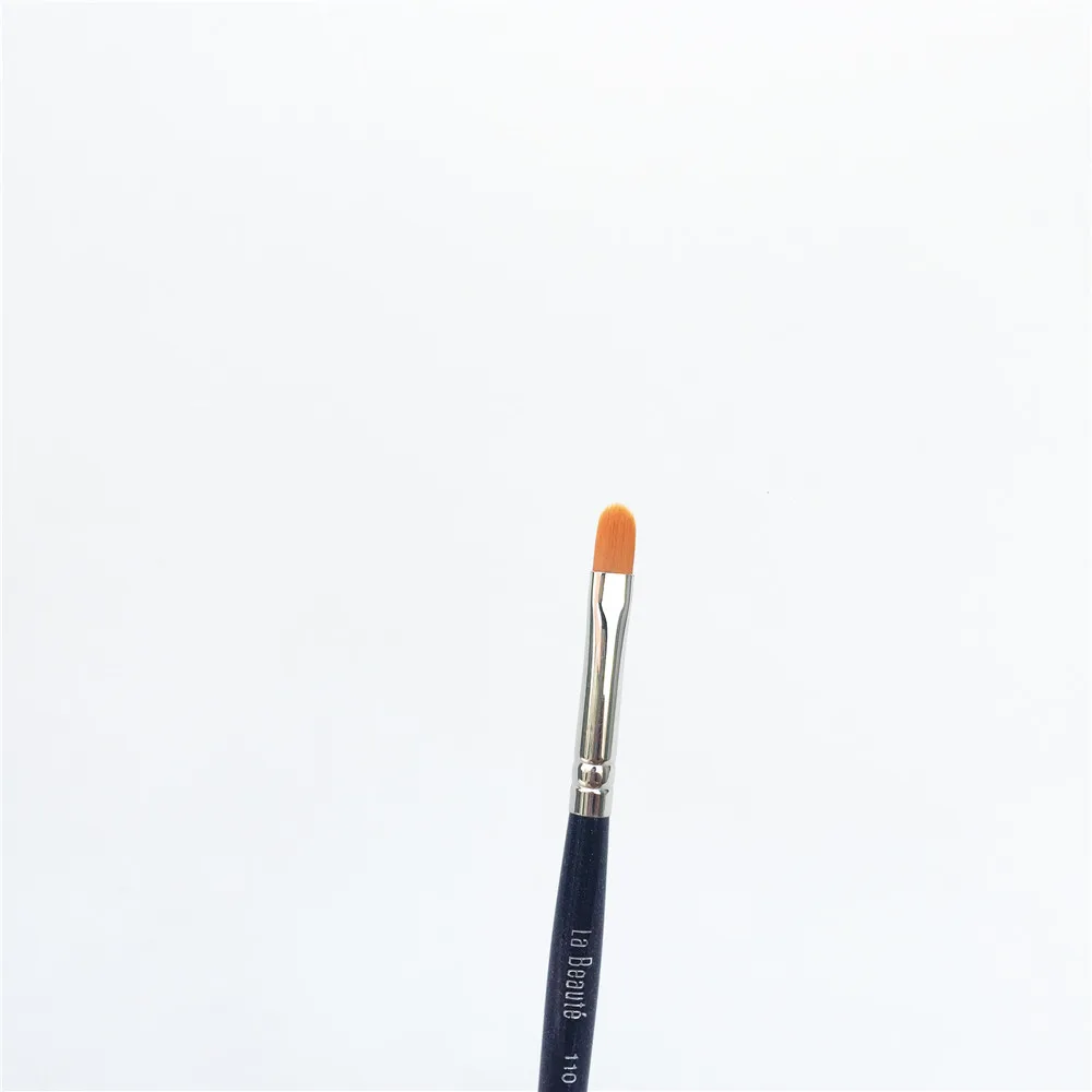 La Beaute 110 Precision Concealer Brush _ 4