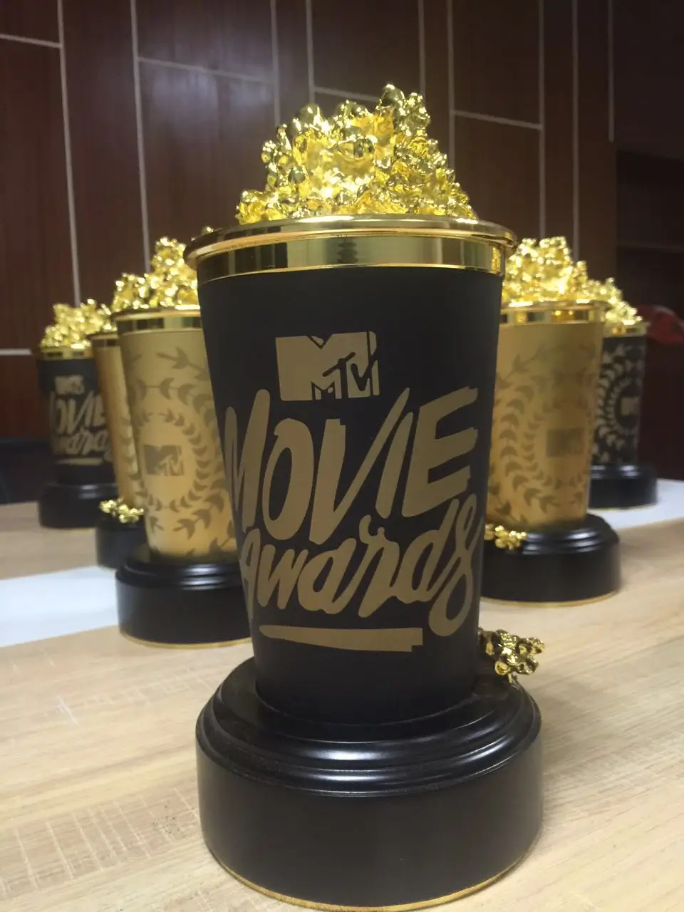 2017 MTV movie awards trophy, MTV Popcorn Awards, MTV Movie Awards